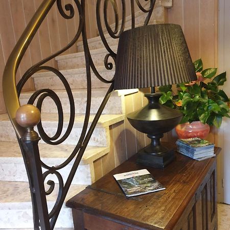 Hostellerie Belle Rive Gagnac-sur-Cere Екстер'єр фото