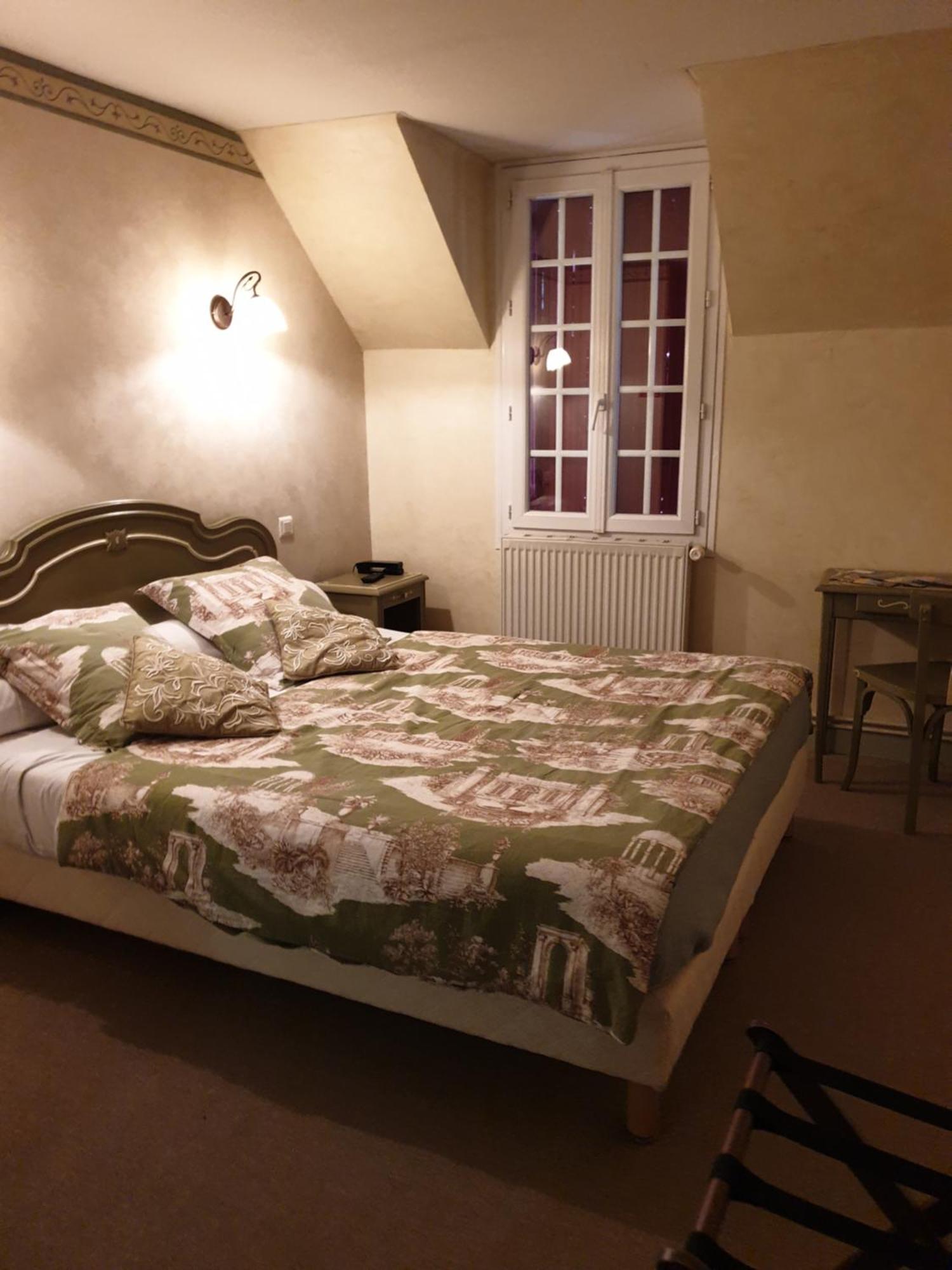 Hostellerie Belle Rive Gagnac-sur-Cere Екстер'єр фото